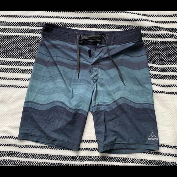 Never worn! Men’s Prana Boardshorts, 34” - Picture 1 of 3